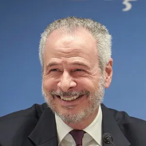 Head and shoulders photo of Andre Correa do Lago.