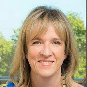 Head and shoulders photo of Tracy-Lee Kus.