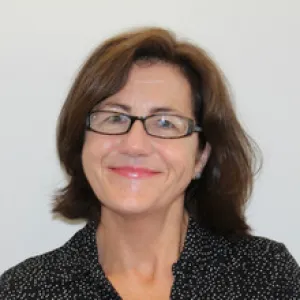 Head and shoulders photo of Laura Kelly.