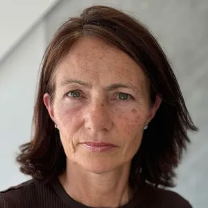 Head and shoulders photo of Louise Wilson.