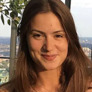 Head and shoulders photo of Leah Moss.